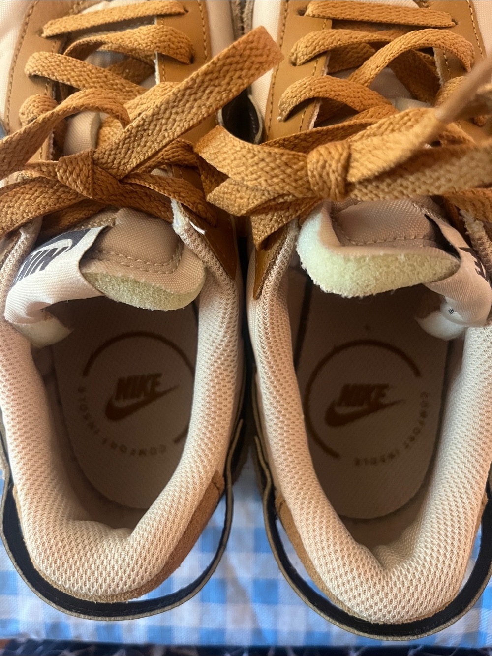 Nike women’s Waffle debut sneakers “ sesame colorway - Picture 6 of 6